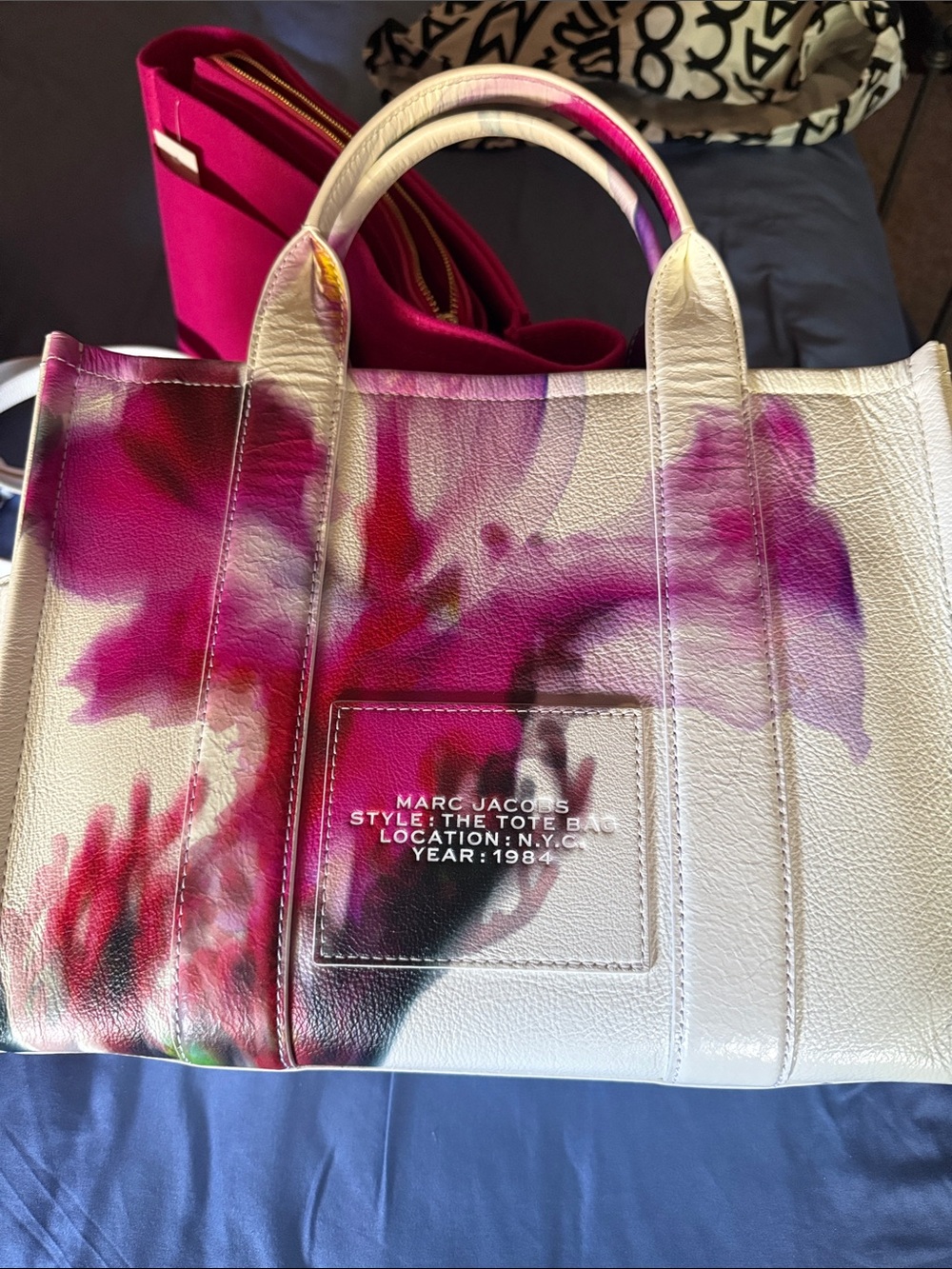 Marc Jacobs White Tote Bag with Pink Floral Print - Picture 3 of 11